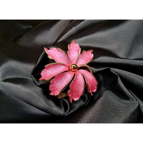 Vintage Pink Floral Brooch With Gold-Tone Metal & Textured Petals - Picture 4 of 5